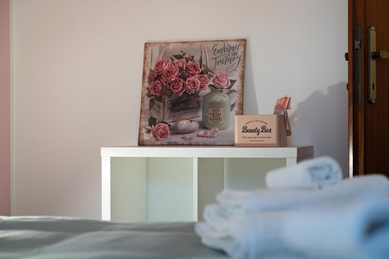 La Verde Rosa - Casa Vacanze A Due Passi Dal Lago Marta Luaran gambar