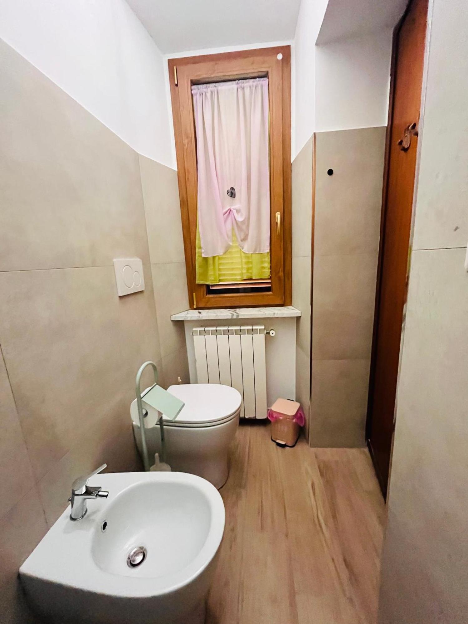 La Verde Rosa - Casa Vacanze A Due Passi Dal Lago Marta Luaran gambar